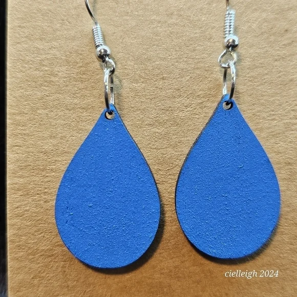 💥4 for $25💥 Laser-cut Tear Drop Shape Wood Earrings - Picture 5 of 7
